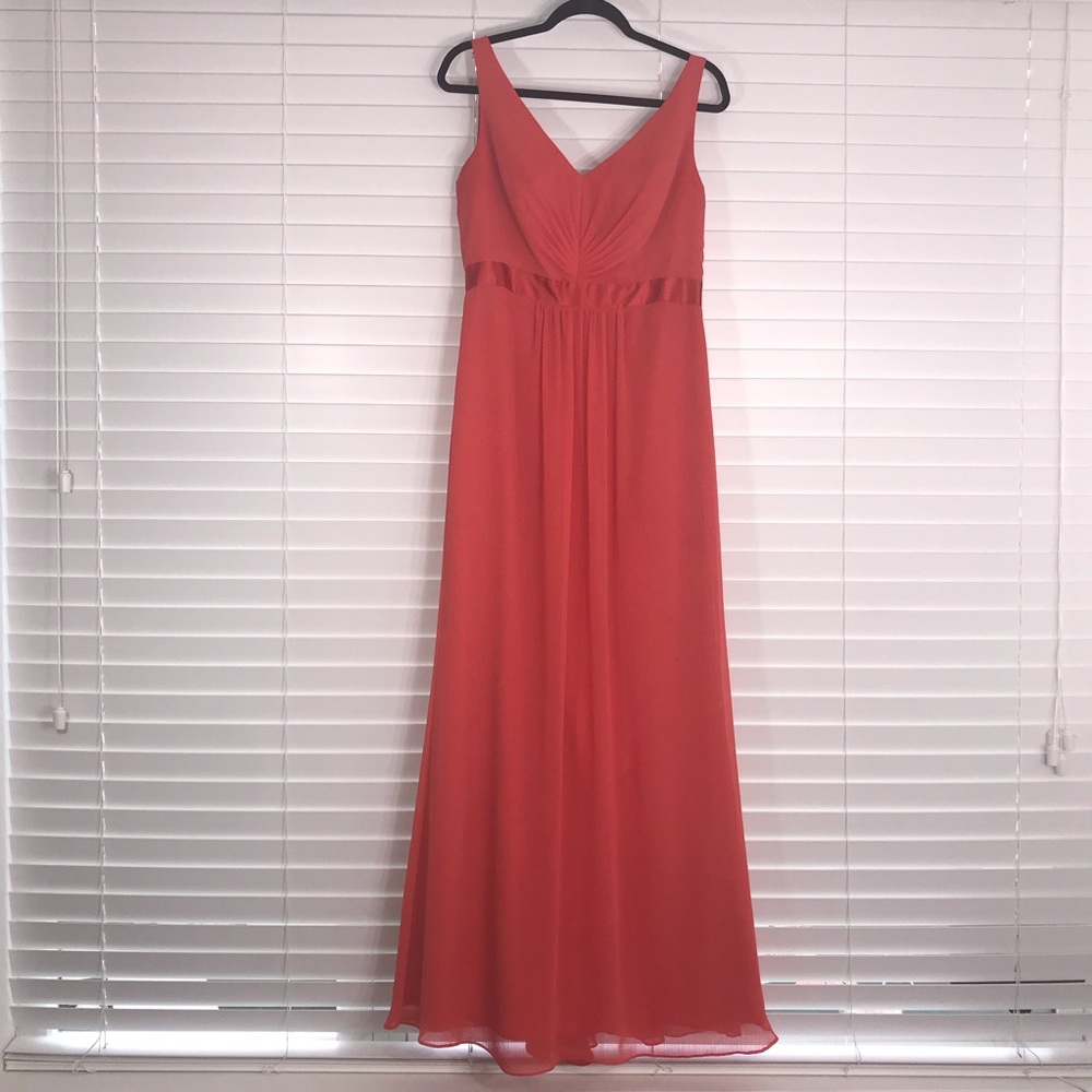 David’s Bridal Sleeveless Chiffon w/ Ruffled Back - Picture 2 of 8